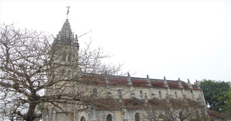Nhà thờ Mằng Lăng Phú Yên – Công trình kiến trúc Gothic cổ kính với tháp chuông cao vút